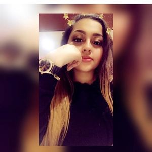 Meet your Posher, Yaneth